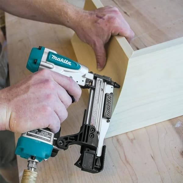 Pneumatisk spikpistol - MAKITA - AF353 - 8,3 bar - 35 mm - Professionell
