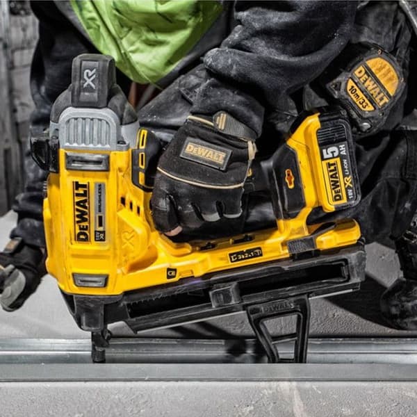DEWALT DCN890P2 sladdlös spikpistol - 18V 2 x 5 Ah Li-Ion betong och stål