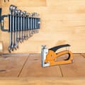 Miniatyrbild 5 av 6: Relaxdays Professionell väggklammer, 500 klammer, justerbar kraft, utbytbart magasin 4-8 mm, metall, orange