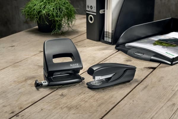 Häftapparat LEITZ recycle 30 ark svart