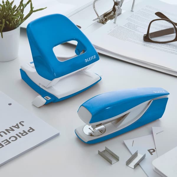 Häftapparat LEITZ 5502 30ark WOW blå