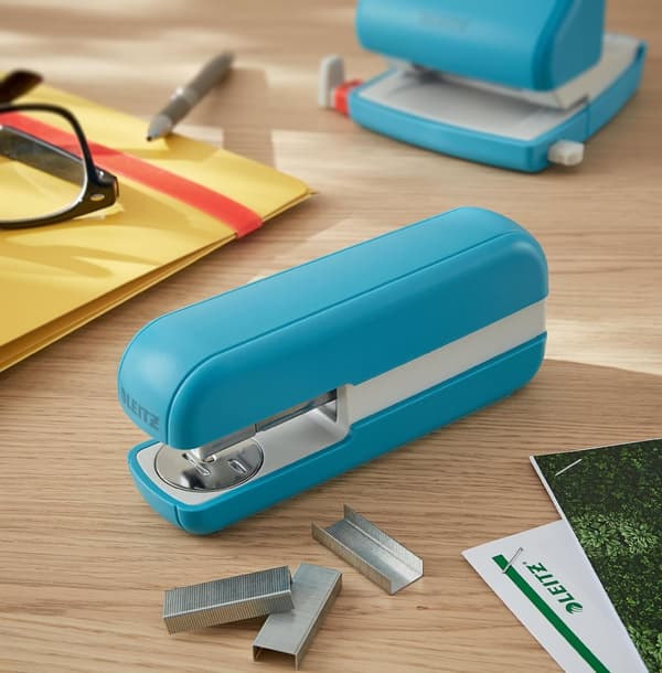 Häftapparat LEITZ COSY 30 ark blå