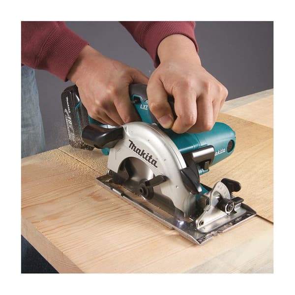 MAKITA DSS501Z 18V Li-Ion cirkelsåg Ø 136mm - Sladdlös, ultralätt och balanserad