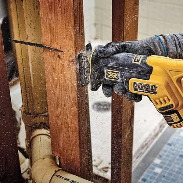 18 V XR sabelsåg (utan batteri eller laddare) + T-STAK box - DEWALT - DCS367NT-XJ