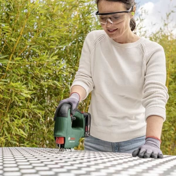 Bosch Home and Garden EasySaw 18V-70 sladdlös sticksåg - 18V 2,0 Ah batteri