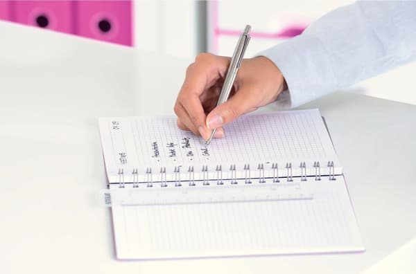 Leitz WOW muistikirja A5 pinkki (4641-00-23)