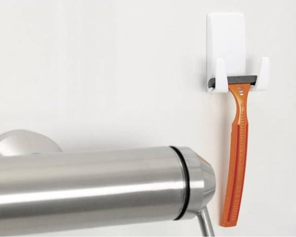 Tesa barbermaskineholder - Badeværelsesudstyr/tilbehør - Aftagelige kroge - Stick-on barbermaskineholder