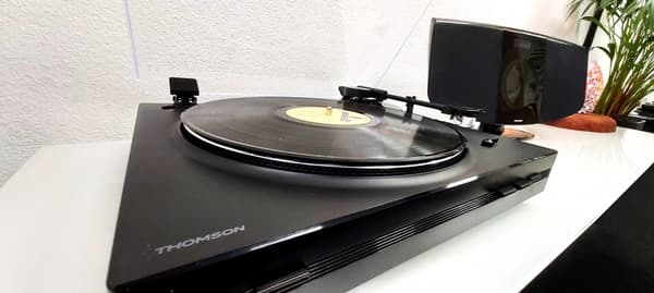 Stereoanlæg / Digitalt minitower med pladespiller THOMSON TT350 & MIC400