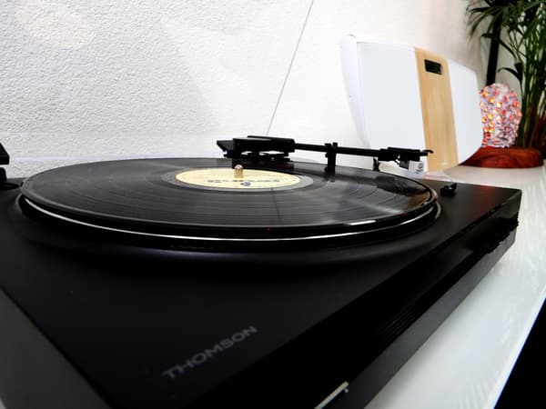 Stereoanlæg / Digitalt minitower med pladespiller THOMSON TT350 & MIC401