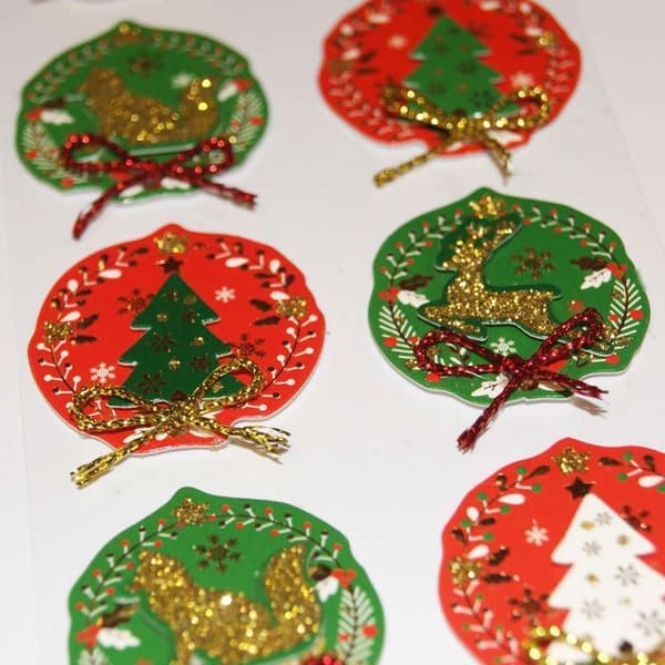 Präglade klistermärken - Glitter julskog