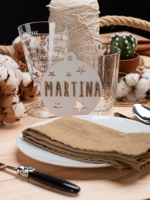 Vintiun - Anpassningsbar vit julkula i trä