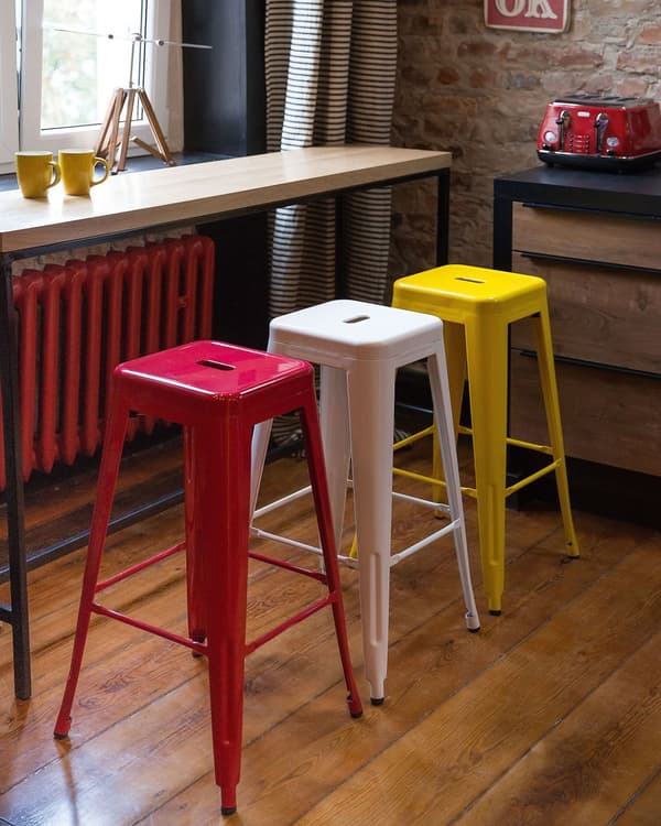 Sæt med 2 barstole Hvid Metal 76 cm Stabelbar Bordhøjde Industriel Moderne Stil