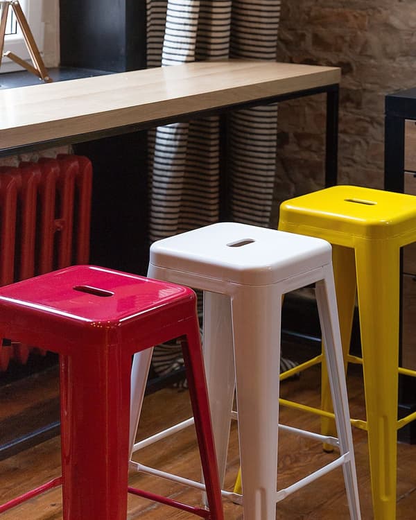 Sæt med 2 barstole Gul Metal 60 cm Stabelbar Bordhøjde Industriel Moderne Stil