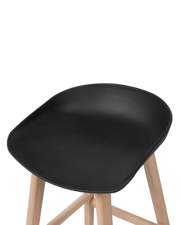 Sett med 2 barkrakker i lyst tre og svart plast med 85 cm sete Benkestol