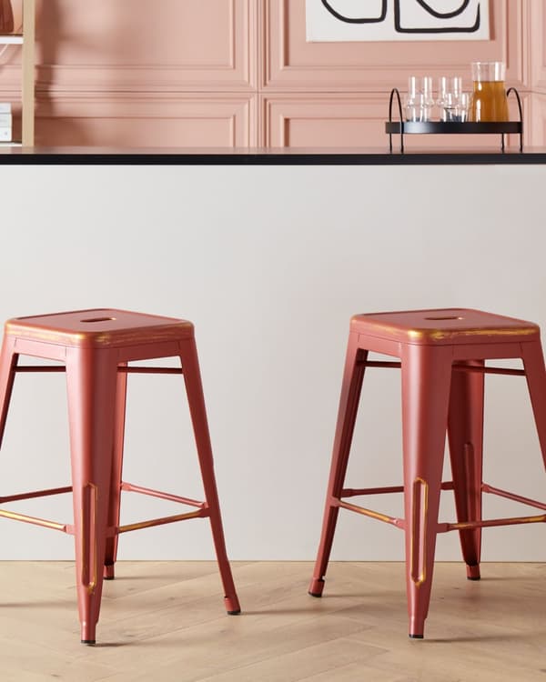 Sett med 2 Barkrakker Rød Gull Metall 60 cm Stablebar Benkehøyde Industriell