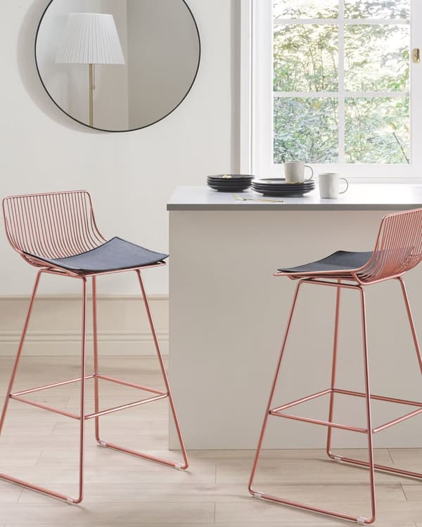 Uppsättning med 2 barstolar Rose Gold metallstål med sittdyna i konstläder Frukostbarstol i bänkhöjd