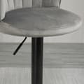 Miniatyrbillede 5 af 7: Rootz sæt med 2 barstole - Drejelige barstole - Med ryglæn Velvet Touch - Højdejusterbar - Armløs skum - Grå - 51 x 53 x 92-112cm