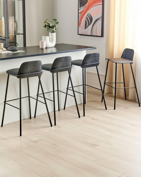 Baarituoli musta 4 kpl muovi istuin teräsjalat 90 cm käsinojaton moderni tyyli