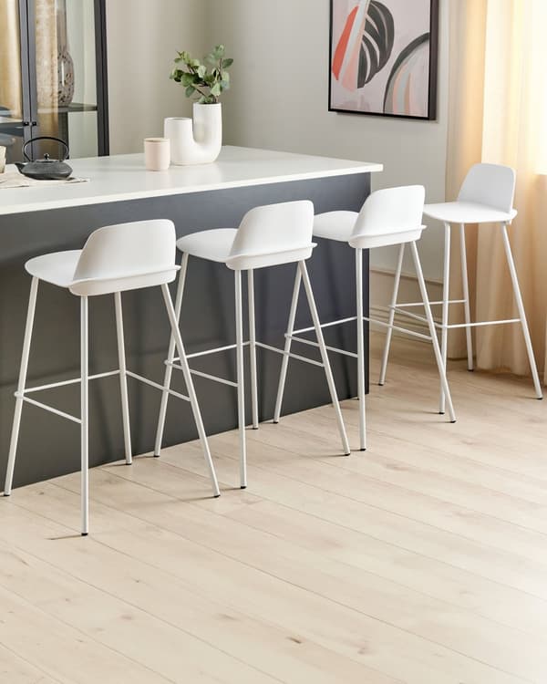 Sett med 4 barstoler Hvit Sete i plast Ben i metall 90 cm Moderne design Kjøkkenbenk Kjøkkenøy
