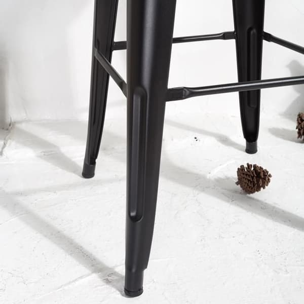 KOSMI - Barpall i mattsvart metall och sits i mörkt trä med ryggstöd - Sitthöjd 66 cm