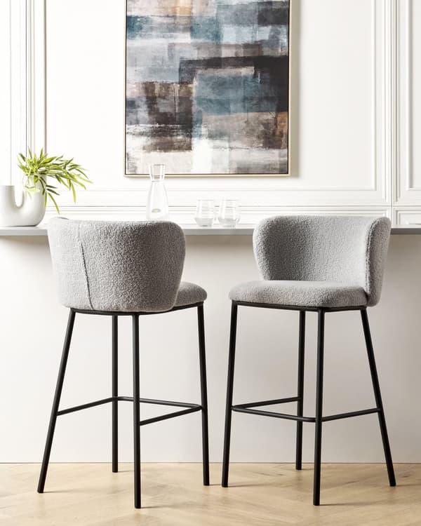 Uppsättning med 2 matstolar Grå polyesterklädsel Svarta metallben Armlöst böjt ryggstöd Modern modern design