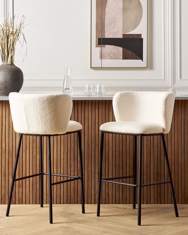 Barstole Hvid Boucle Sæt af 2 Høj Køkkenstole Retro Rund Ryglæn Fodstøtte Design Counterstol til Barbord Stole til Køkkenø