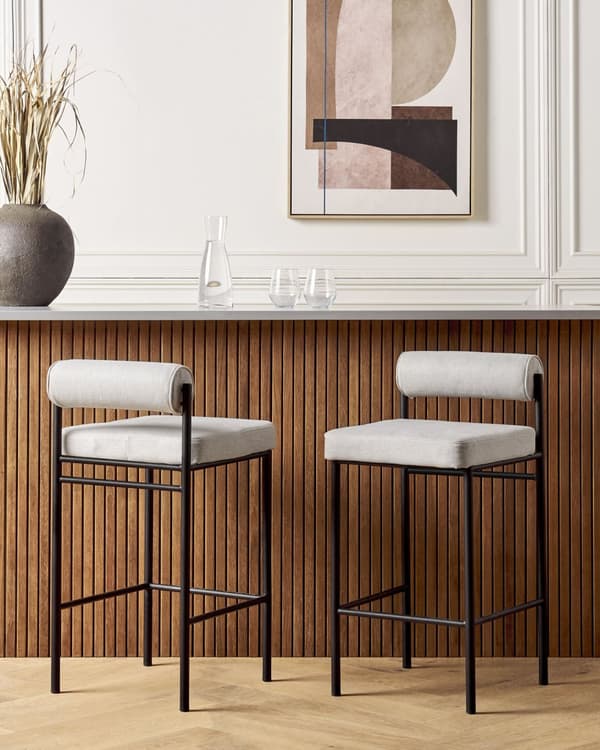 Uppsättning med 2 matstolar Grå polyesterklädsel Svarta metallben Armlöst böjt ryggstöd Modern modern design