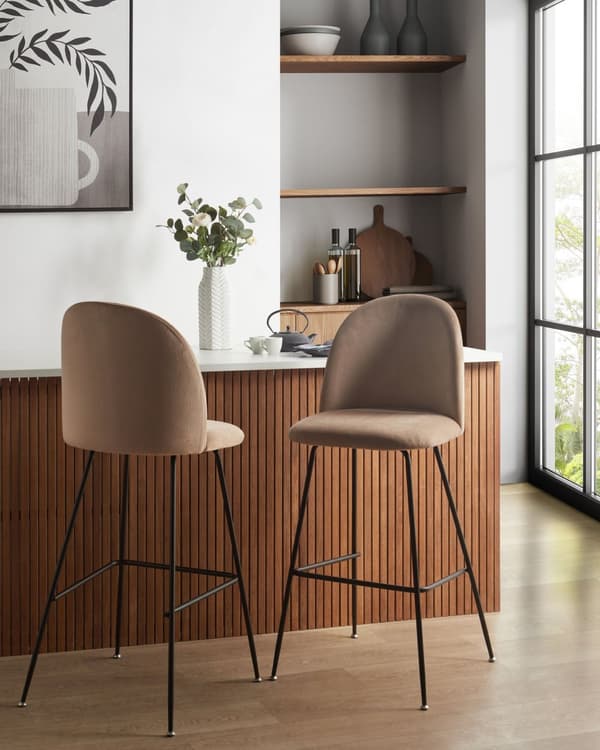 Sett med 2 barstoler Taupe fløyelspolstring Svart stålramme Benkehøyde Sete Spisestuemøbler Glam design
