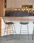 Miniatyrbillede 2 af 11: Barstole Sølv Stål Sort Læder Dekorativ Høje Køkkenstole med Ryg Fodstøtte Lamelryg Tilbehør Counterstol Sædehynde Moderne Design til Køkkenø