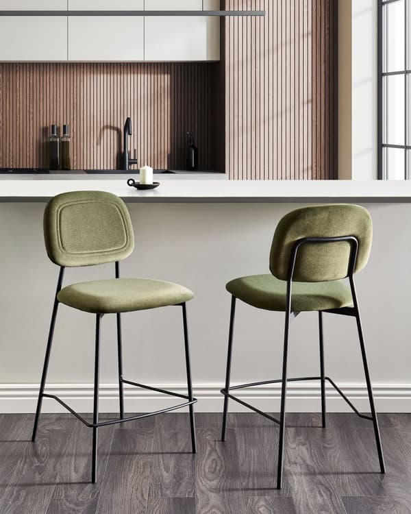 Sett med 2 Barstoler Olivengrønn Fløyelspolstring Svart Jernramme Benkehøyde Sete Spisestuemøbler Moderne Design