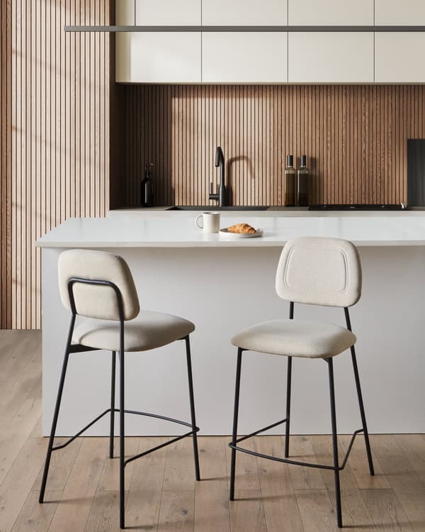 Sett med 2 Barstoler Lys Beige Fløyelspolstring Svart Jernramme Benkehøyde Sete Spisestuemøbler Moderne Design