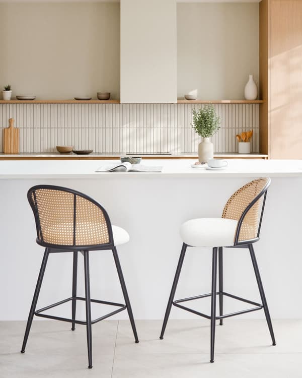Sett med 2 Barstoler Off-White Svingbare Seter i Boucle Metall Svart Ramme Wienerflette Ryggstøtte Retro Seating