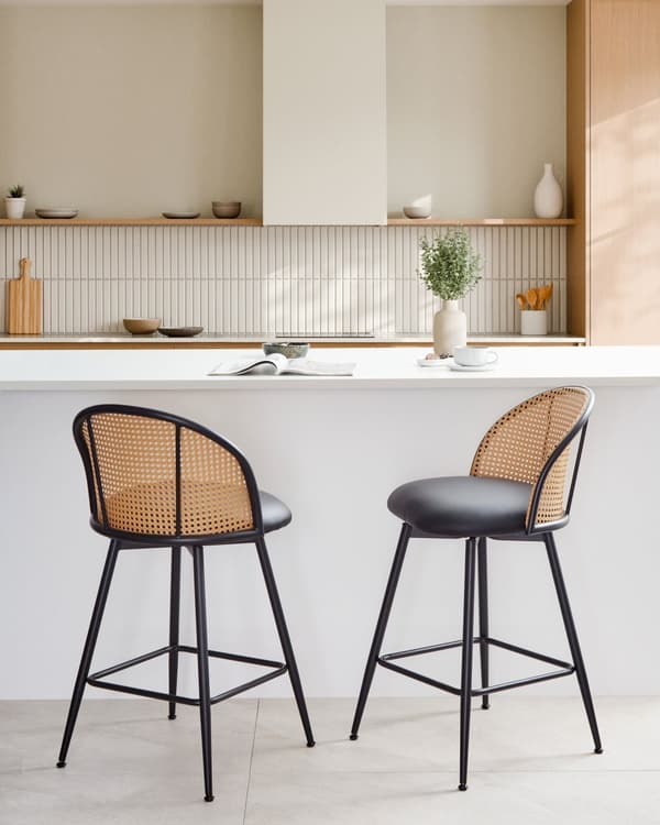 Sett med 2 Barstoler Svarte Svingbare Seter i Kunstskinn Metall Svart Ramme Wienerflette Ryggstøtte Retro Seating