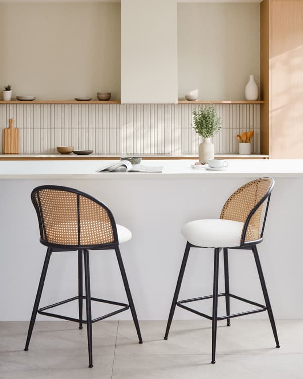 Sett med 2 Barstoler Hvite Svingbare Seter i Kunstskinn Metall Svart Ramme Wienerflette Ryggstøtte Retro Seating