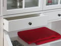 Miniatyrbilde 9 av 10: Amaretta vitrineskap 2-dørs antikk hvit, antikk patinert. Bredde 110 cm, høyde 200 cm.