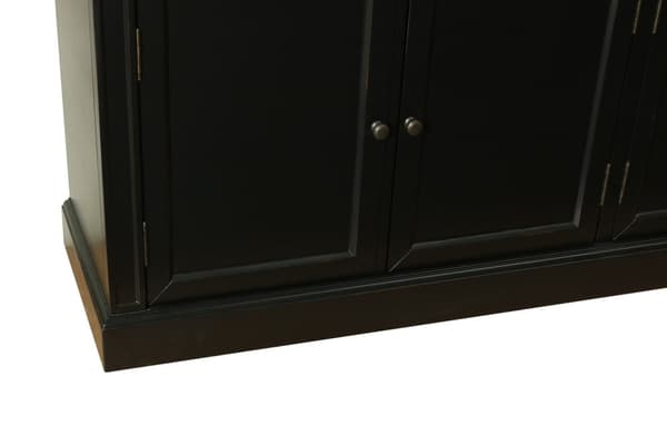 Amaretta 4 dørs vitrineskap svart, antikk patinert. Bredde 186 cm, høyde 200 cm.