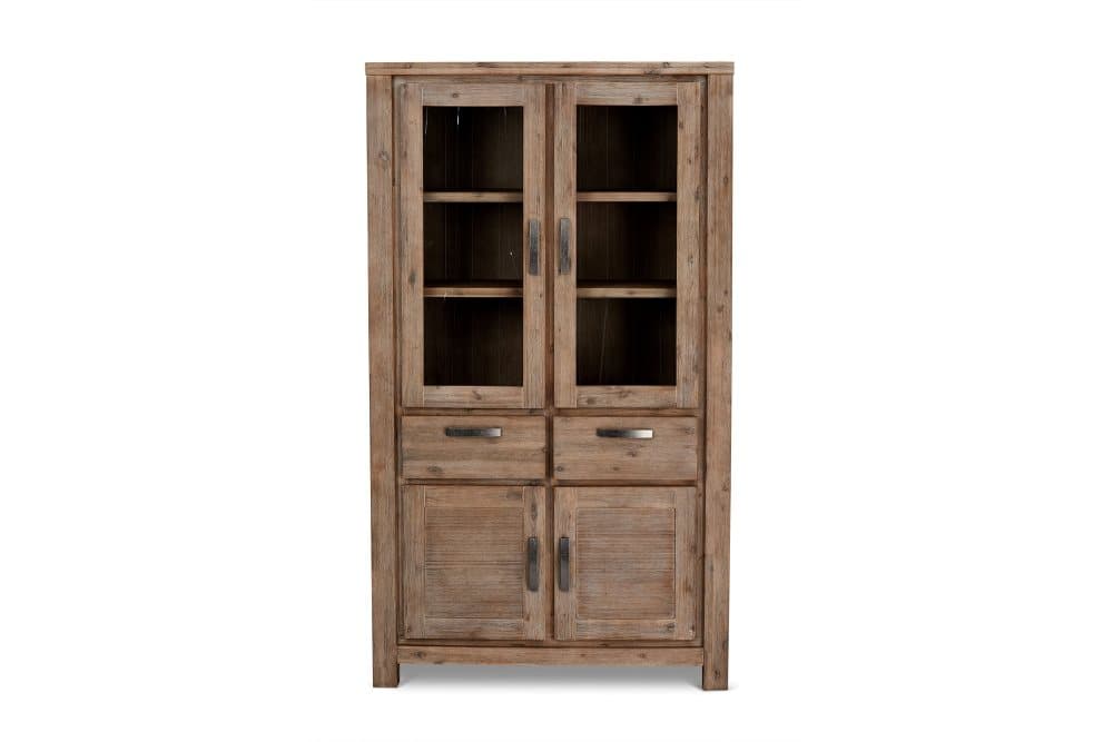 Alana vitrinskåp med 4 dörrar och 2 lådor, brunbetsad akacia. Levereras monterat.