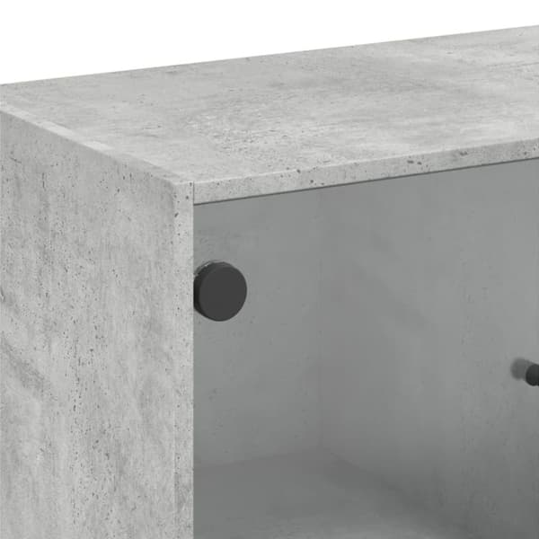 skab med glaslåger 68x37x75,5 cm betongrå