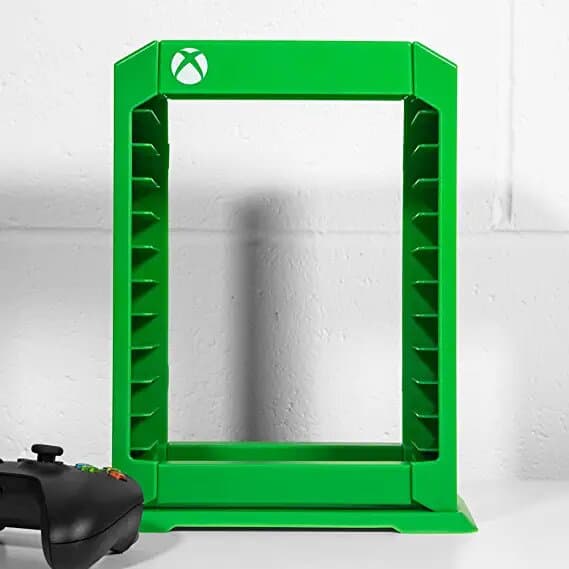 Numskull - Xbox - Officiellt förvaringstorn med Xbox-logotyp för 4 handkontroller - 10 spel - 1 headset