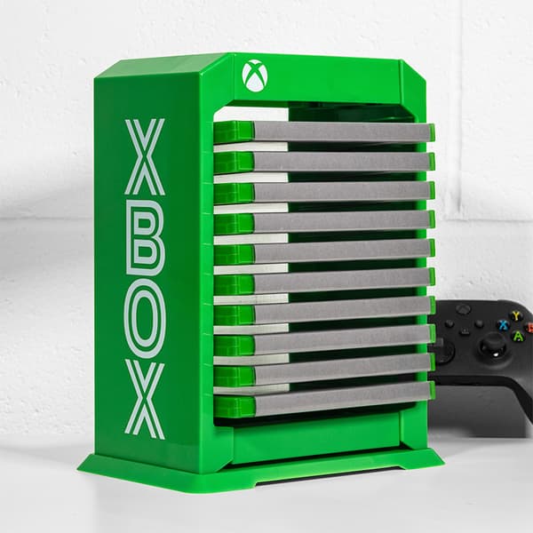 Numskull - Xbox - Officiellt förvaringstorn med Xbox-logotyp för 4 handkontroller - 10 spel - 1 headset