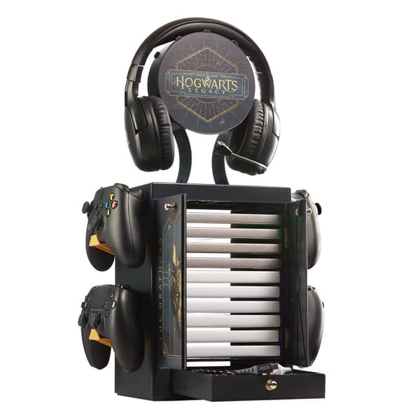 Numskull - Hogwarts Legacy-inspirerat spelskåp för 4 handkontroller - 10 Playstation- eller Xbox-spel - 1 headset