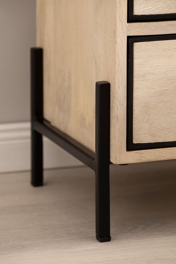 Rootz Modern Sengebord - Natbord - Endebord - Metal og træ - 43 cm x 60 cm x 30 cm - Håndlavet - Unikt design - Skuffe og rum - Lysebrun og sort - 5 k