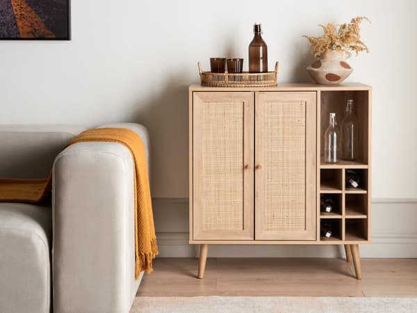 Skænk i rattan letvægtskonstrueret træ med rattan front 2-dørs hylde vinstativ Boho stil sidebord entre