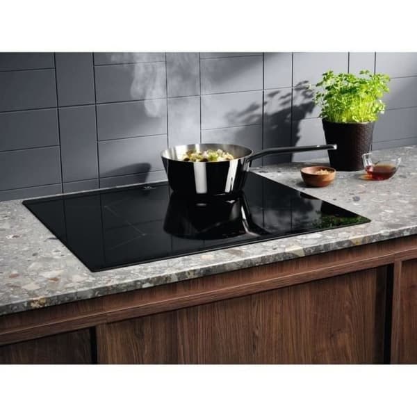 Induktionshäll - ELECTROLUX - 4 zoner - 59x52cm - EIS62443 - 7200W - SenseBoil-teknik - 4 boosters - Svart