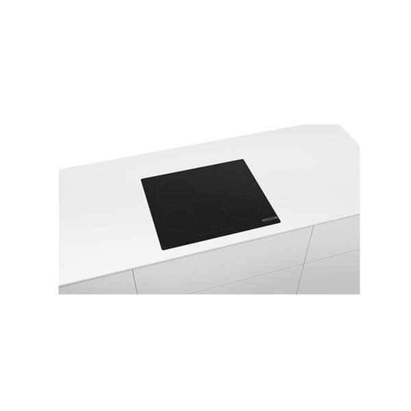 Häll: BOSCH glaskeramik 4 brännare 59,2 / 52,2 cm PKE611FN8E