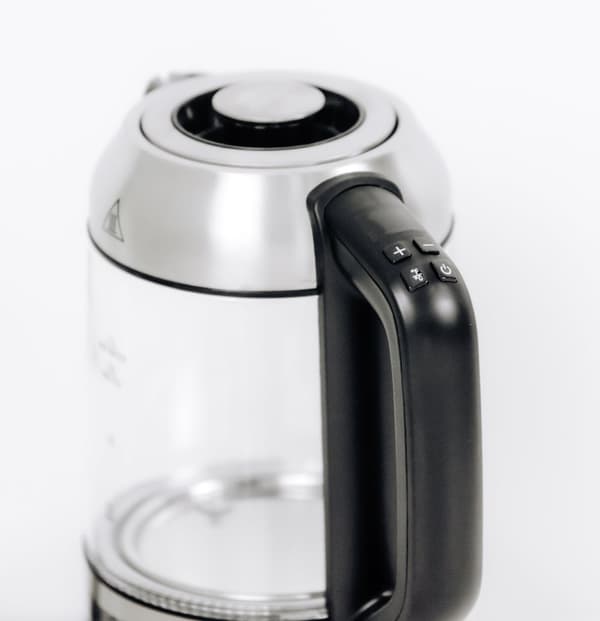 Zanussi - KEZ81 - Tekokare - 1,7 L - 2 i 1 vattenkokare och tekanna - färgväxlande (5 färger) - transparent