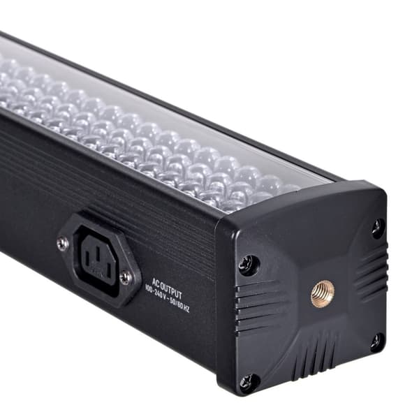 Behringer LED FLOODLIGHT BAR 240-8 RGB - professionel projektør med 240 RGB LED'er i 8 segmenter