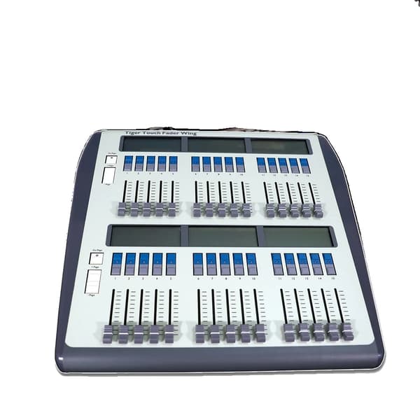 Tigre Fader Wing Console, 30 Tarkkuusfaderia, 16 DMX Universumia, 8912 Kanavaa
