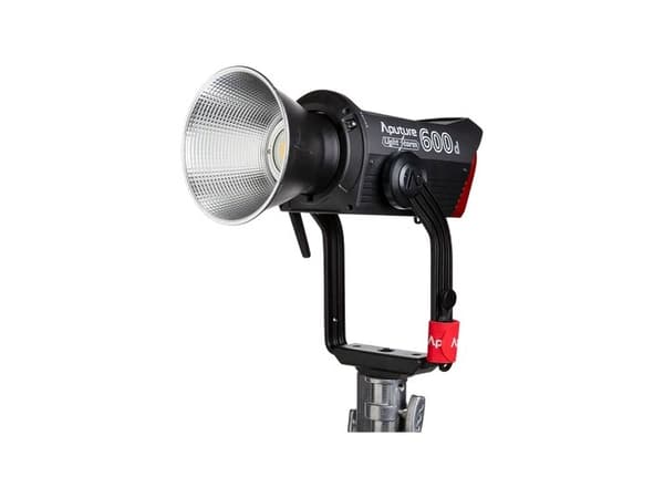 Aputure LS 600D V-mount, 600 W, 1 ampuller, LED, 50000 timer, 5600 K, 105°