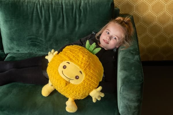 Noxxiez Jätte nallebjörn, handvärmare och kudde - Ananas